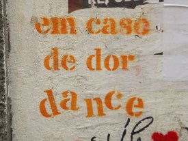 em caso de dor... graffiti